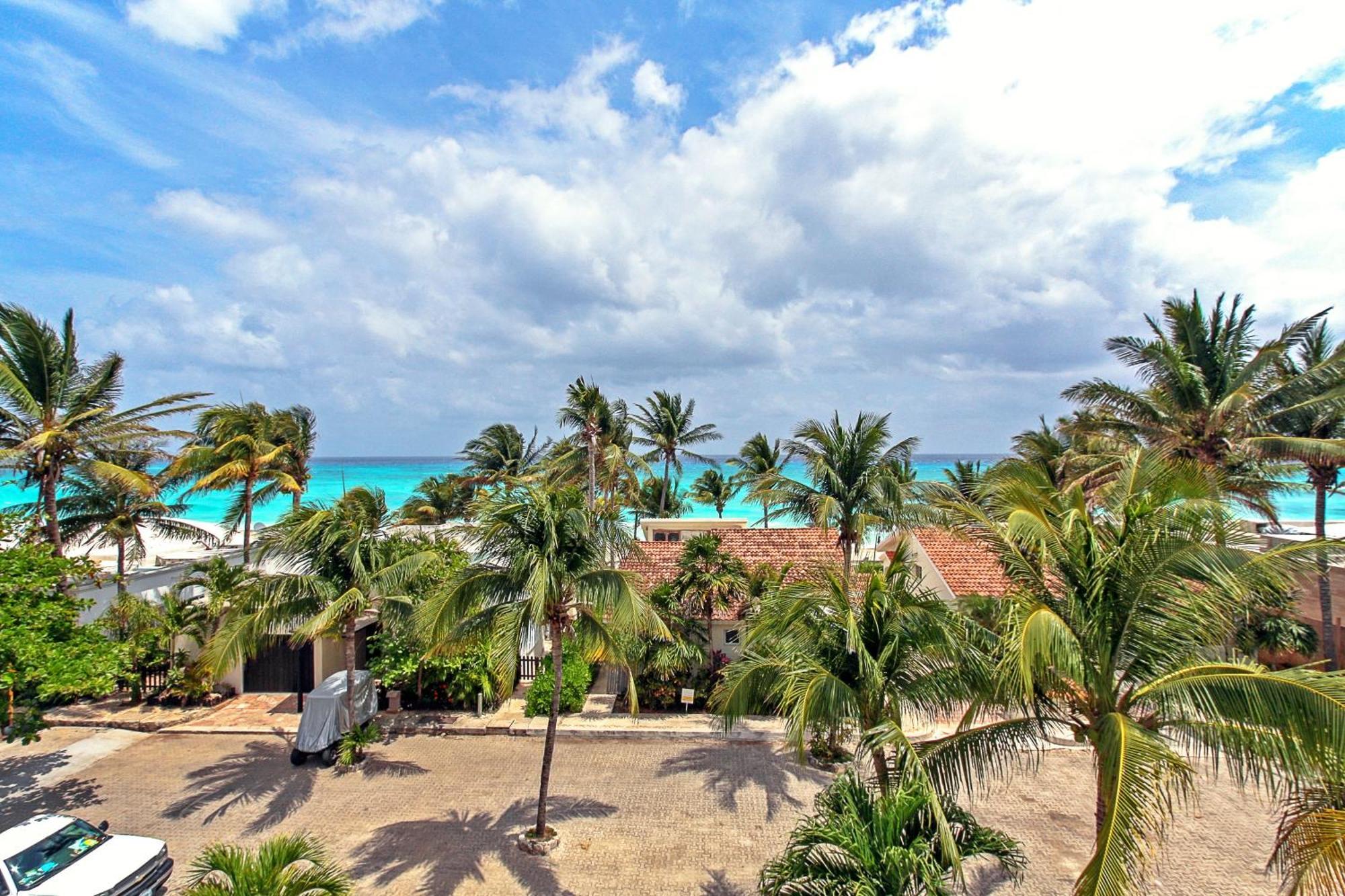 With 4 Bedrooms A Few Steps From The - Playacar - Vista Del Mar Villa Playa del Carmen