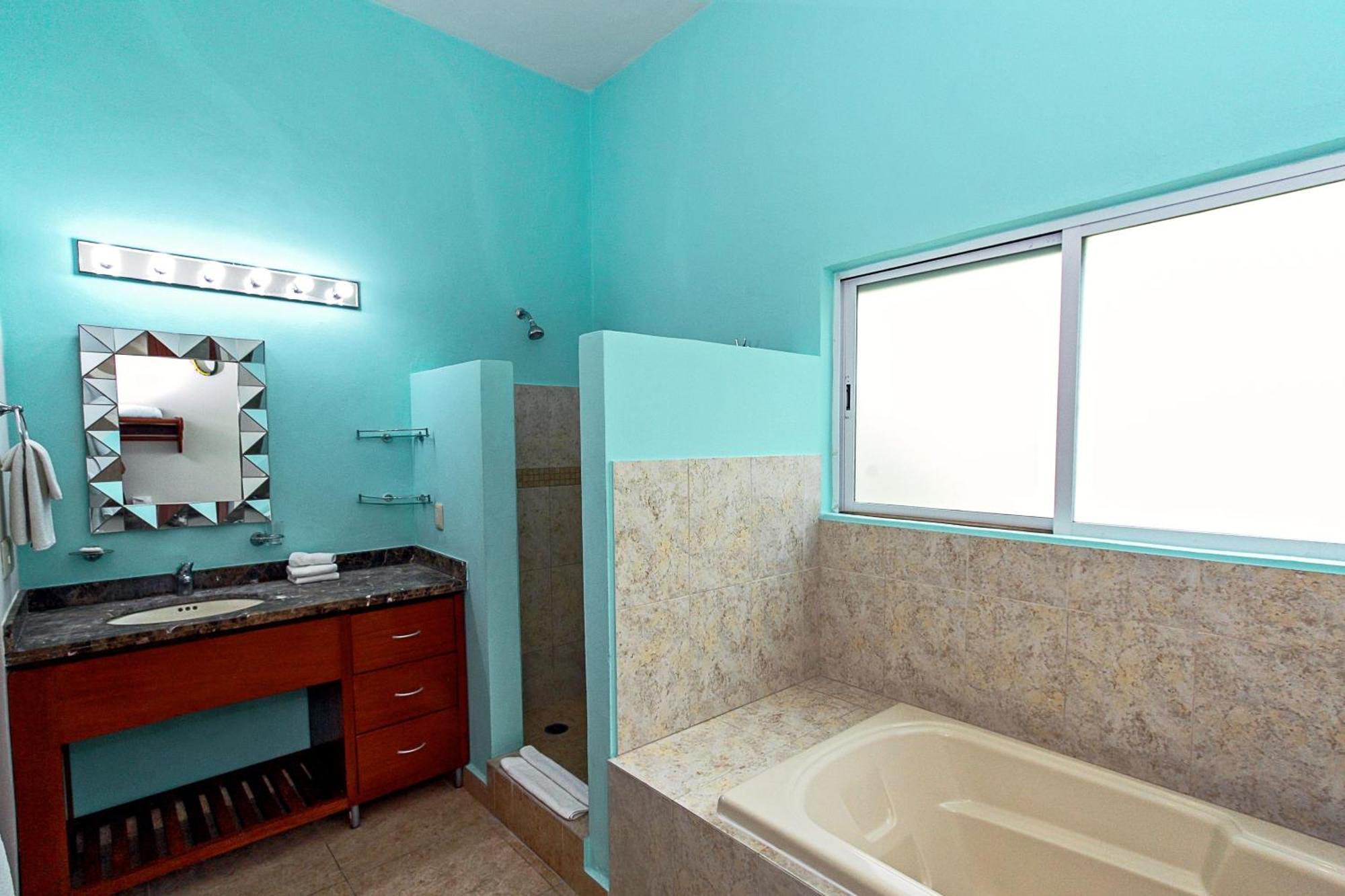 With 4 Bedrooms A Few Steps From The - Playacar - Vista Del Mar Villa Playa del Carmen