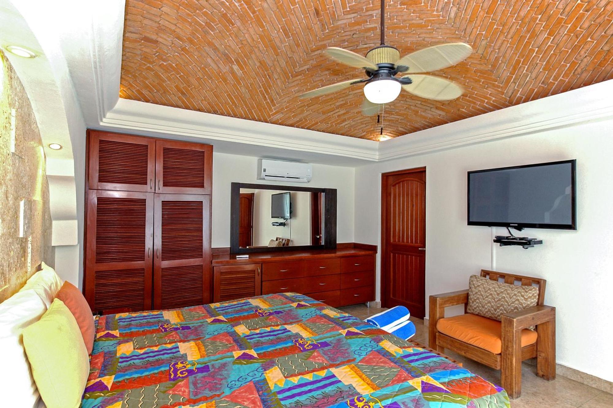 With 4 Bedrooms A Few Steps From The - Playacar - Vista Del Mar