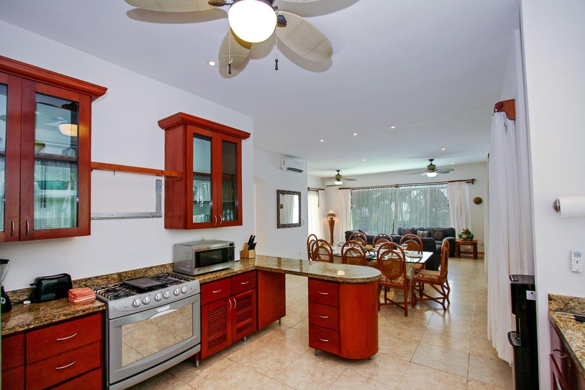 With 4 Bedrooms A Few Steps From The - Playacar - Vista Del Mar Villa